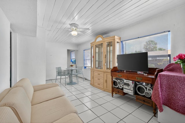 5 of 10 - 1181 W 32nd Street, Riviera Beach, FL