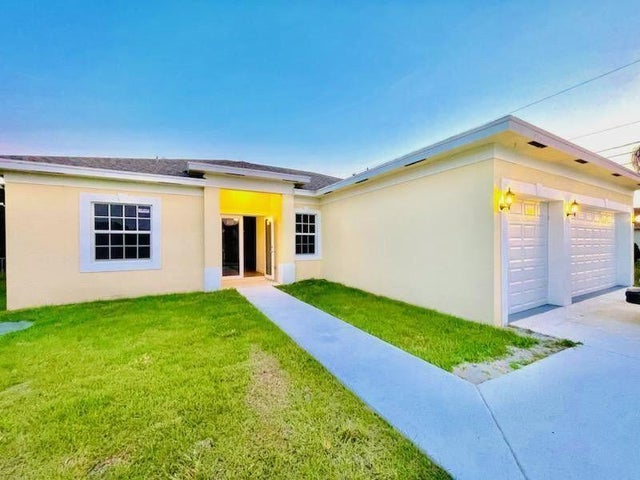 1 of 10 - 986 Sw College Park Road, Port Saint Lucie, FL