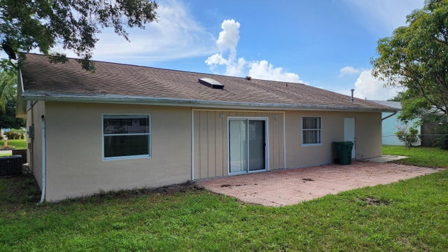 2 of 13 - 342 Ne Surrey Street, Port Saint Lucie, FL