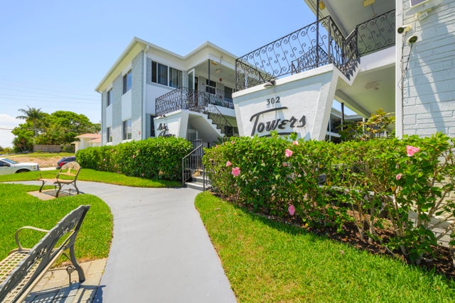 302 Lake Osborne Drive #4, Lake Worth Beach