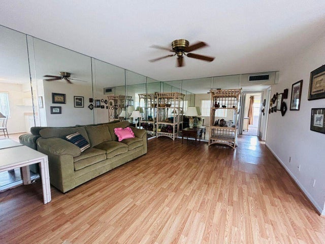 4 of 27 - 148 Coventry G, West Palm Beach, FL