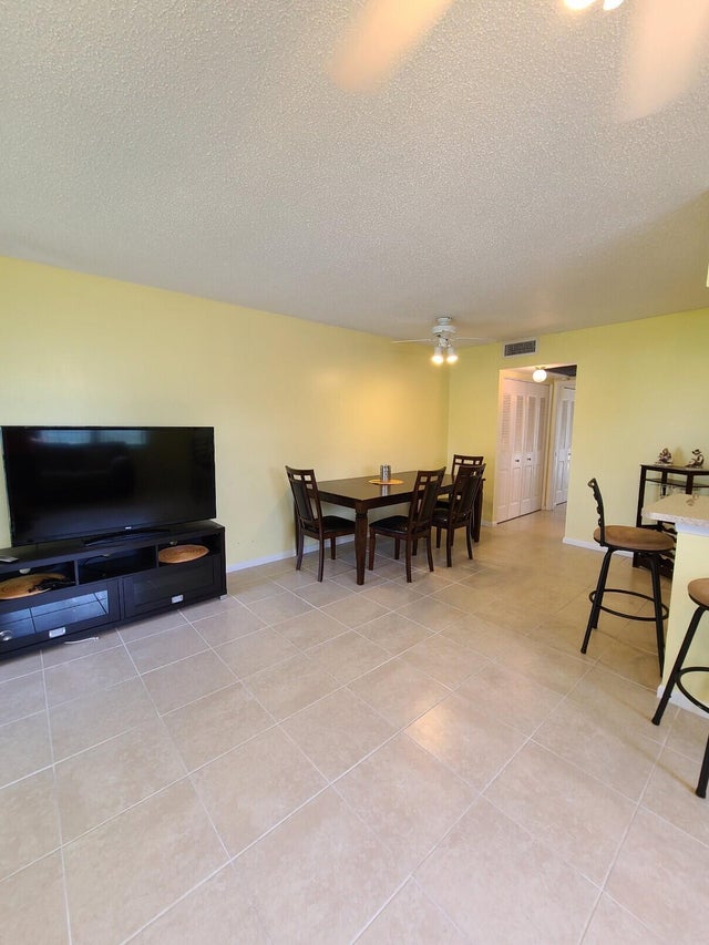 3 of 24 - 133 Camden F, West Palm Beach, FL