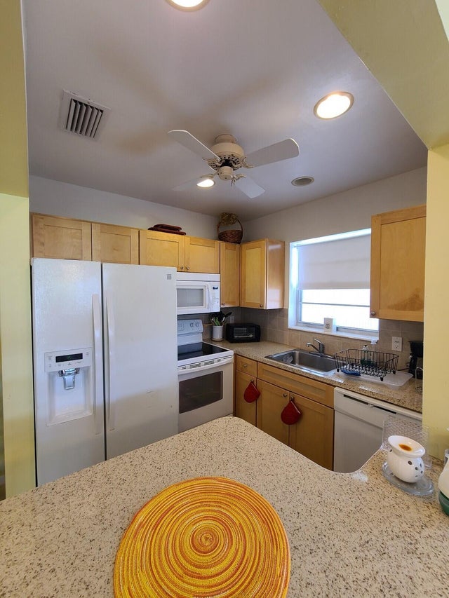 4 of 24 - 133 Camden F, West Palm Beach, FL