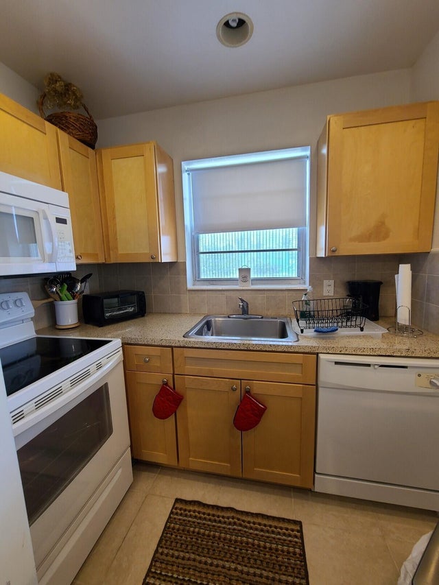 5 of 24 - 133 Camden F, West Palm Beach, FL