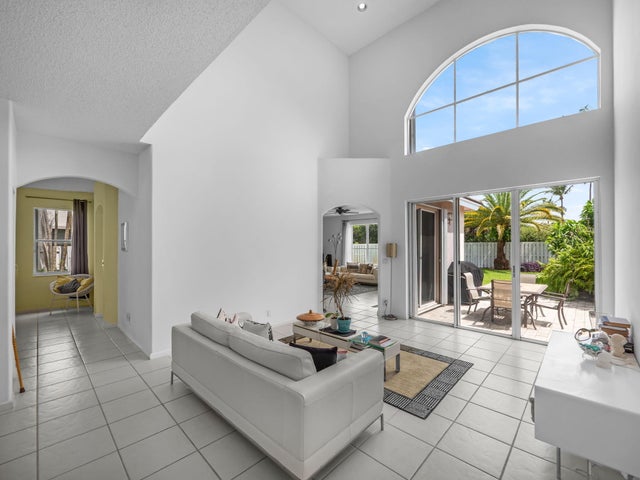 3 of 29 - 6211 Shadow Tree Lane, Lake Worth, FL