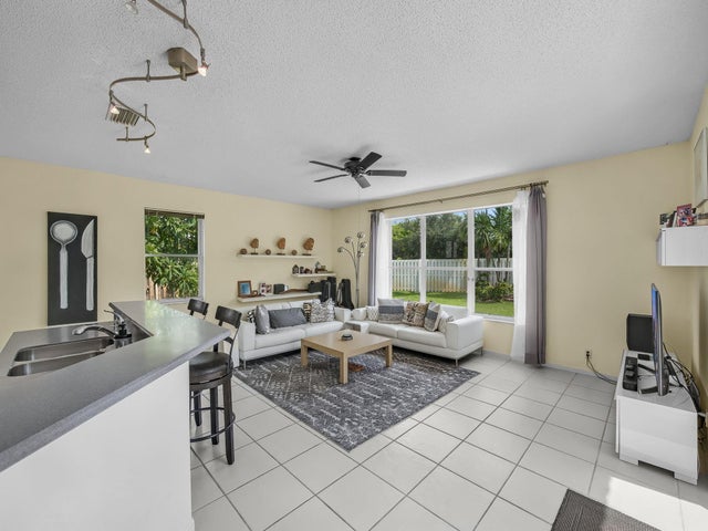 5 of 29 - 6211 Shadow Tree Lane, Lake Worth, FL