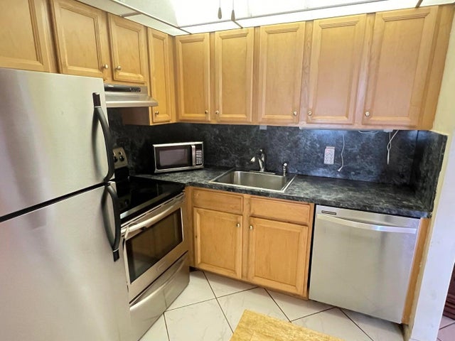 3 of 34 - 119 Camden F, West Palm Beach, FL