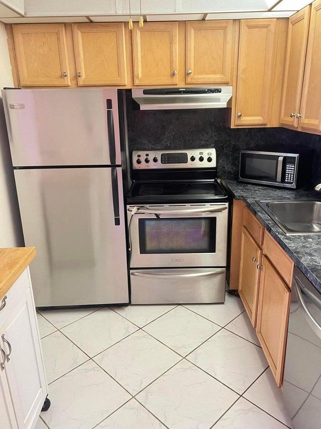 5 of 34 - 119 Camden F, West Palm Beach, FL