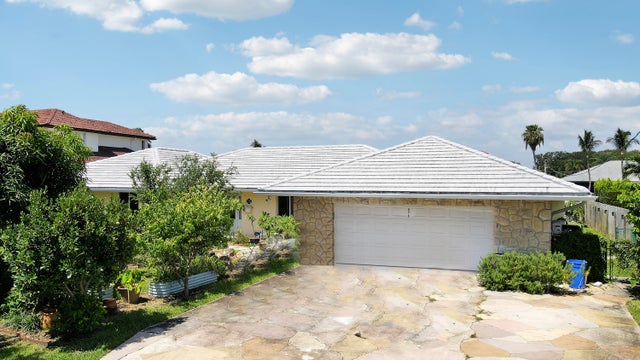 2 of 25 - 879 Country Club Drive, North Palm Beach, FL