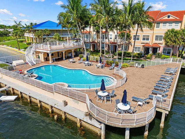 5 of 43 - 105 Harbors Way, Boynton Beach, FL