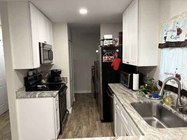 4 of 27 - 6006 Balsam Drive, Fort Pierce, FL
