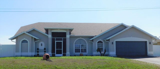 4 of 27 - 680 Manhattan Street E, Lehigh Acres, FL