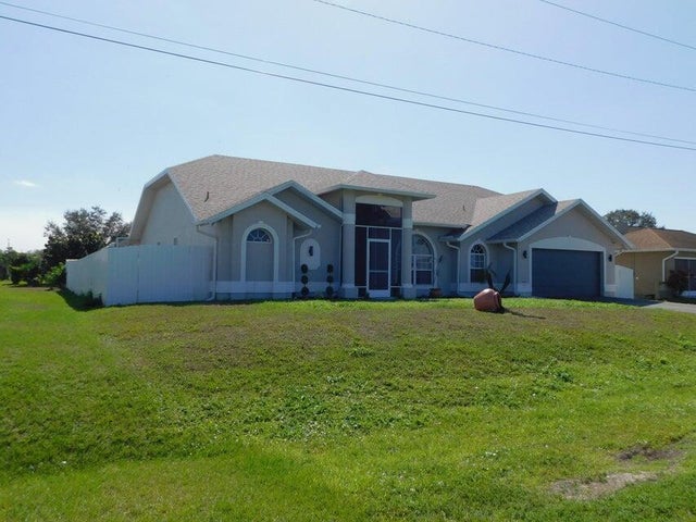 5 of 27 - 680 Manhattan Street E, Lehigh Acres, FL