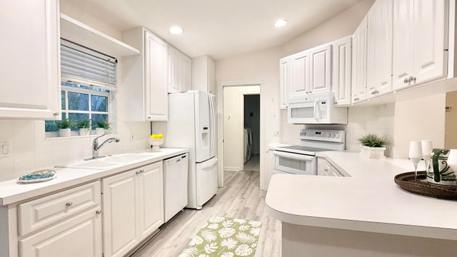 5 of 52 - 2861 Livingston Lane, West Palm Beach, FL