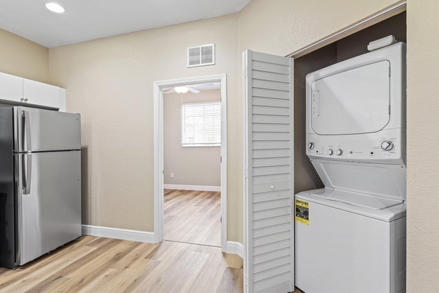 5 of 24 - 1982 Freeport Lane, Riviera Beach, FL