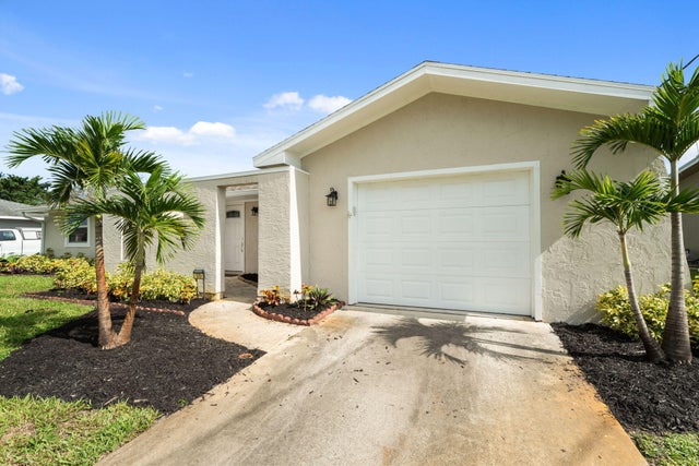 1 of 39 - 372 Se Oakridge Drive, Port Saint Lucie, FL