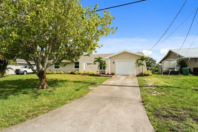 2 of 39 - 372 Se Oakridge Drive, Port Saint Lucie, FL