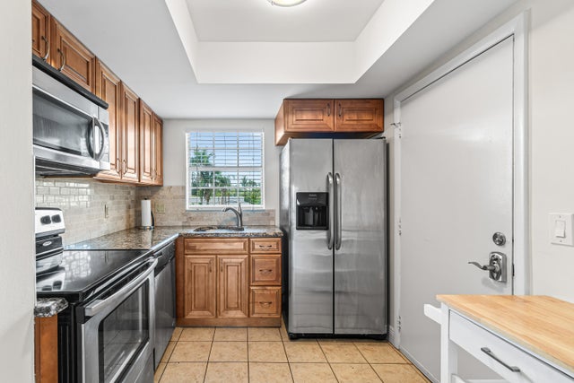 1 of 35 - 410 Wilma Circle #203, Riviera Beach, FL