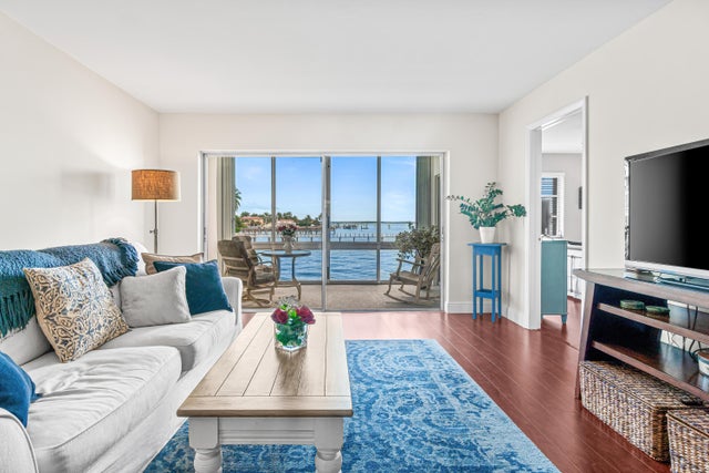 5 of 35 - 410 Wilma Circle #203, Riviera Beach, FL