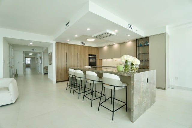 3 of 63 - 20201 E Country Club Drive #1005, Aventura, FL