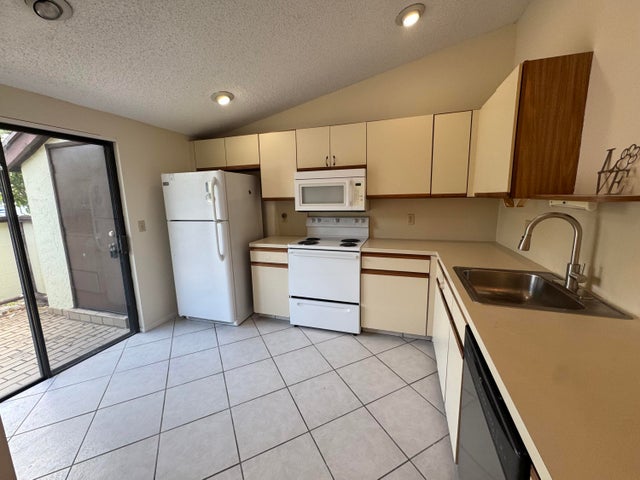 3 of 27 - 446 Knollwood Court, Royal Palm Beach, FL