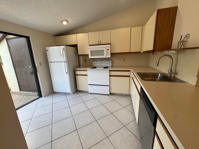 5 of 27 - 446 Knollwood Court, Royal Palm Beach, FL