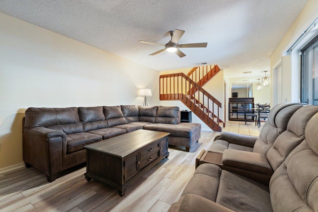 4 of 32 - 402 Se Castle Court #b, Port Saint Lucie, FL