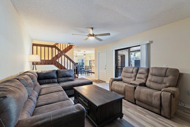5 of 32 - 402 Se Castle Court #b, Port Saint Lucie, FL
