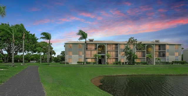 1 of 36 - 1112 Green Pine Boulevard #g3, West Palm Beach, FL