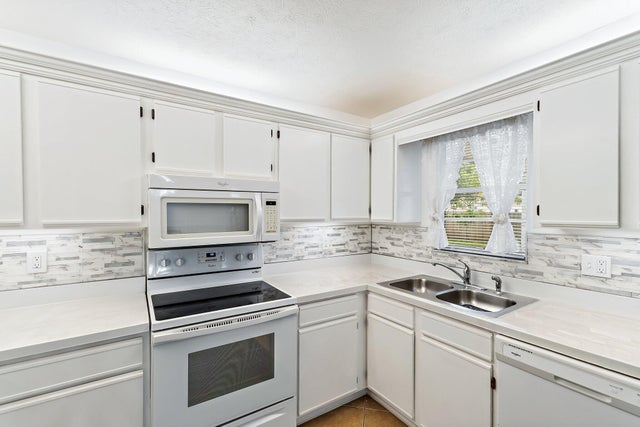 4 of 37 - 1026 Sw Bianca Avenue, Port Saint Lucie, FL