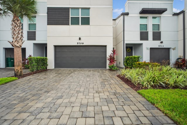 5 of 41 - 5709 Mentmore Drive, West Palm Beach, FL