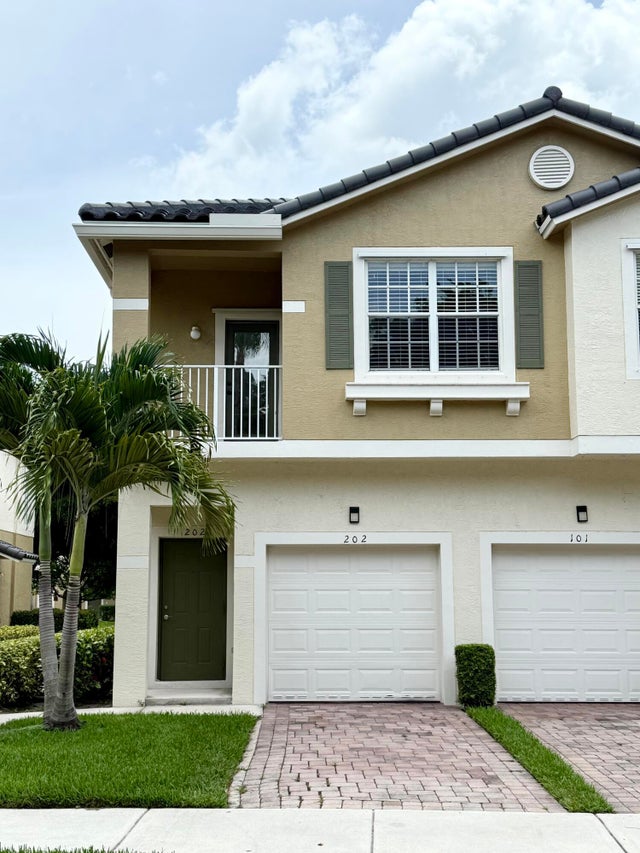 1 of 35 - 3051 Se Lexington Lakes Drive #202, Stuart, FL