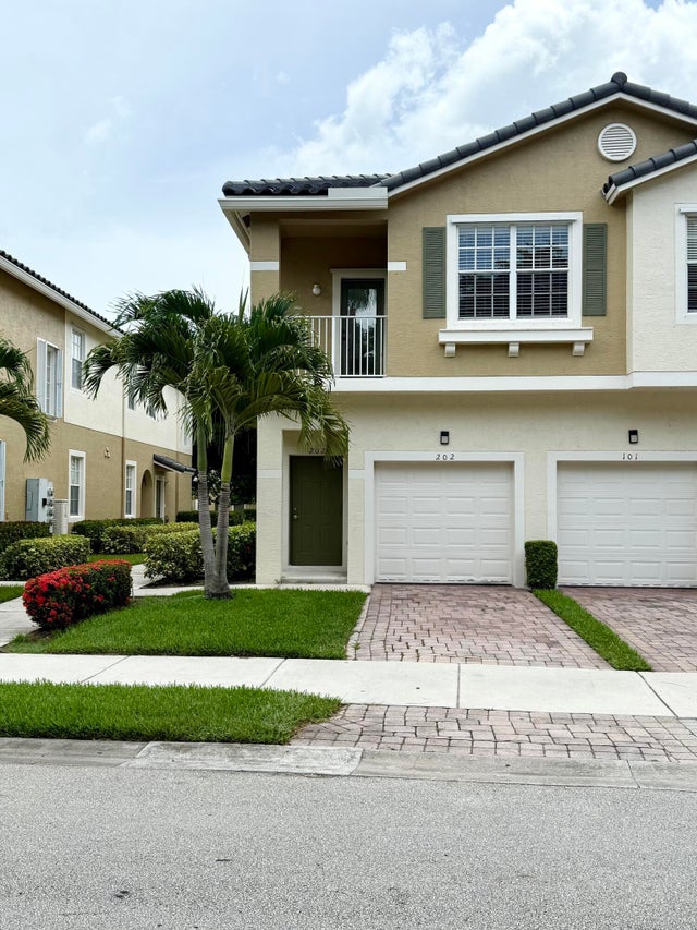 2 of 35 - 3051 Se Lexington Lakes Drive #202, Stuart, FL