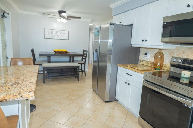 3 of 26 - 411 Forest Estate Drive, West Palm Beach, FL