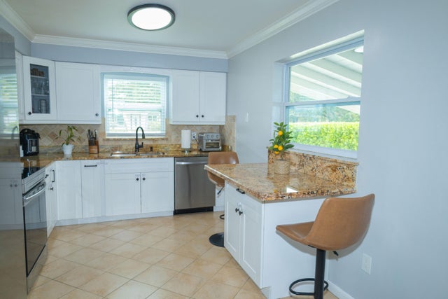 4 of 26 - 411 Forest Estate Drive, West Palm Beach, FL