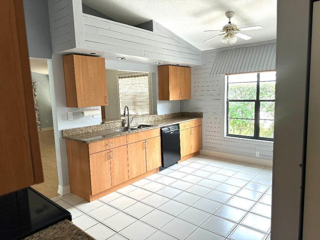 5 of 15 - 8095 Burlington Court, Lake Worth, FL