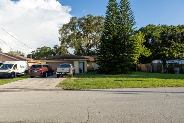 2 of 19 - 805 Ixoria Avenue, Fort Pierce, FL