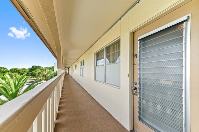 4 of 30 - 2201 Lucaya Bend #l4, Coconut Creek, FL