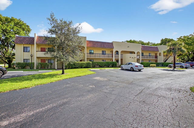 1 of 16 - 900 Sw 9th Street Circle #102, Boca Raton, FL