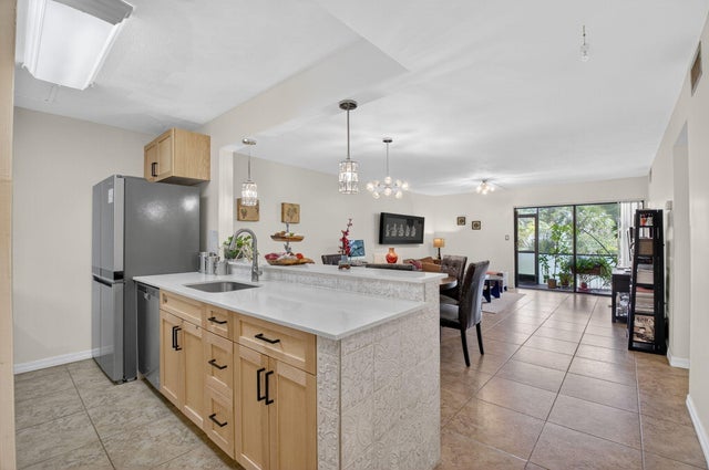 2 of 16 - 900 Sw 9th Street Circle #102, Boca Raton, FL
