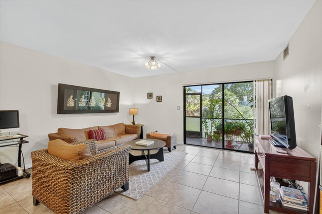 4 of 16 - 900 Sw 9th Street Circle #102, Boca Raton, FL