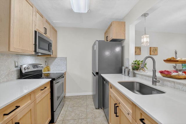 5 of 16 - 900 Sw 9th Street Circle #102, Boca Raton, FL