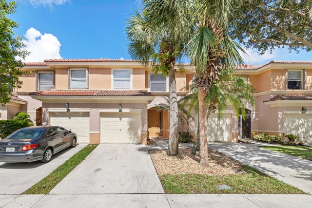 2 of 33 - 216 River Bluff Lane, Royal Palm Beach, FL