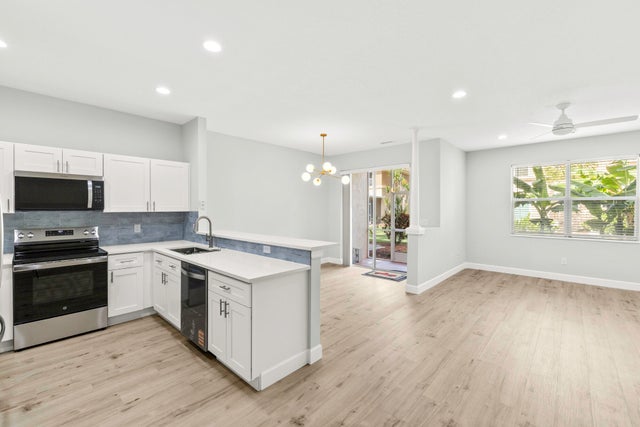 4 of 33 - 216 River Bluff Lane, Royal Palm Beach, FL