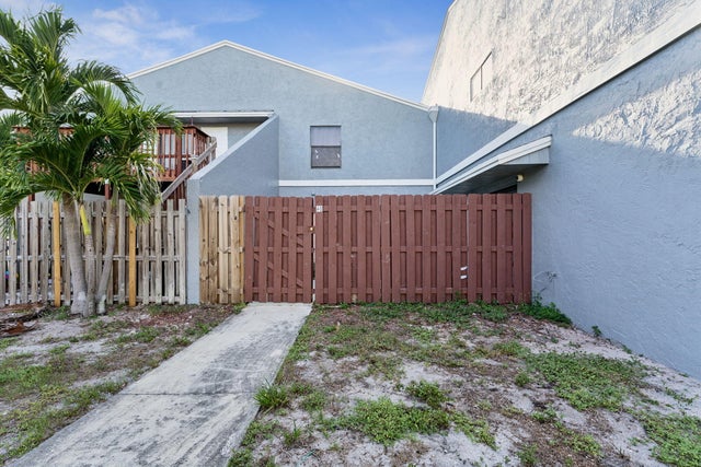 1 of 26 - 4 Crossings Circle #d, Boynton Beach, FL