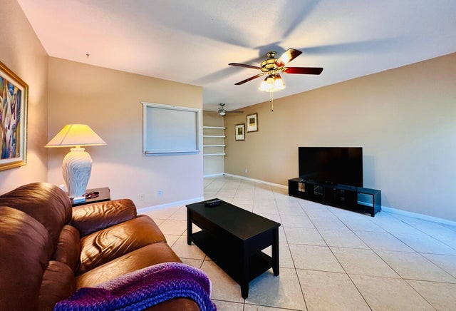 4 of 14 - 319 Norwich N, West Palm Beach, FL