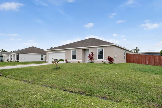 1 of 28 - 2462 Se Watercrest Street, Port Saint Lucie, FL