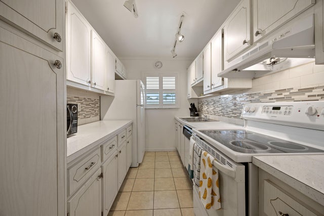 4 of 17 - 355 Main Boulevard #b, Boynton Beach, FL