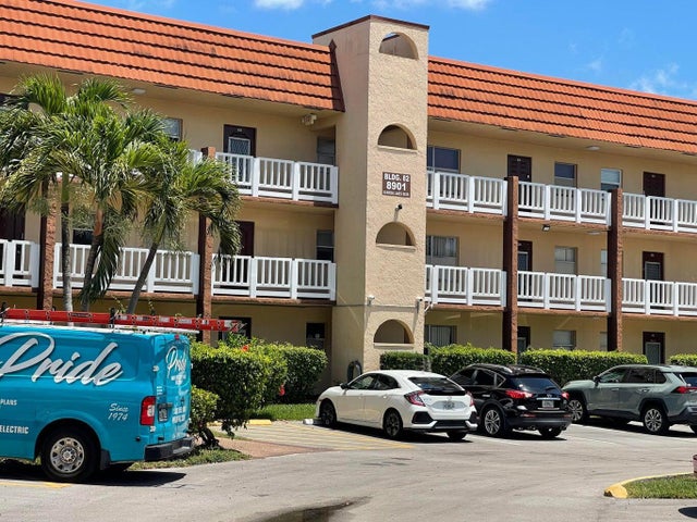 8901 Sunrise Lakes Boulevard #202, Sunrise