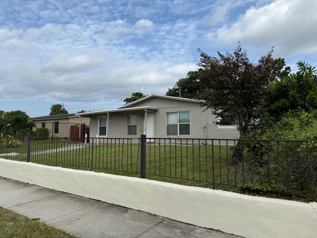 1 of 34 - 1520 W 11th Street, Riviera Beach, FL